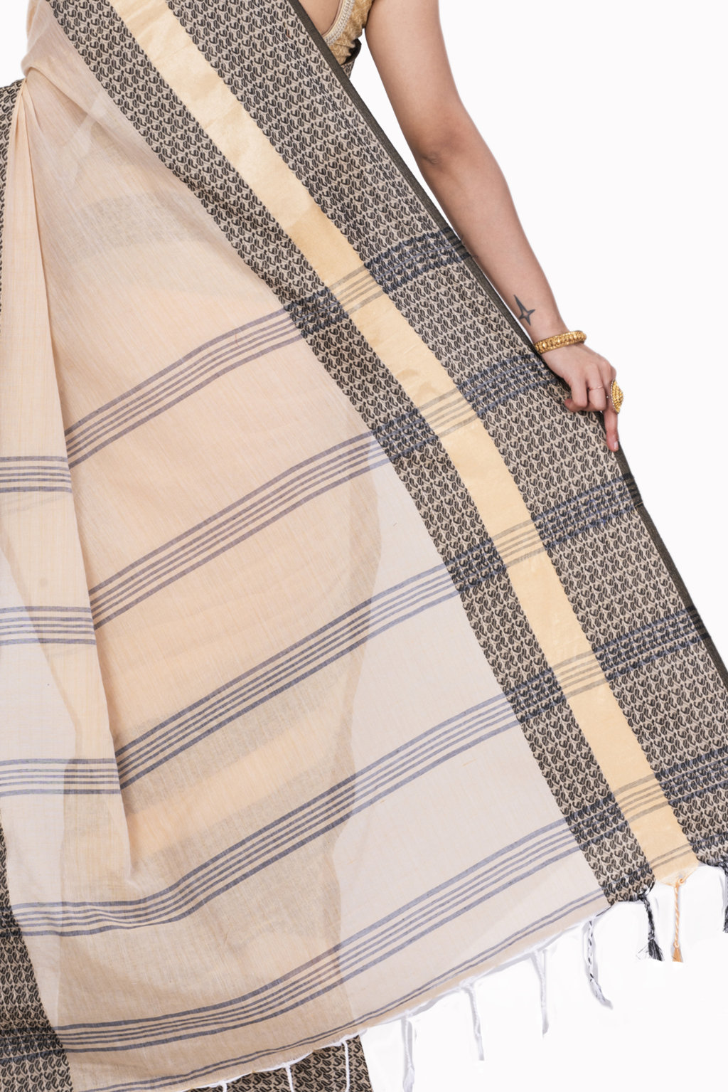 Off-White Pure Cotton Souraovi_Hand Hand Loom Saree (676)